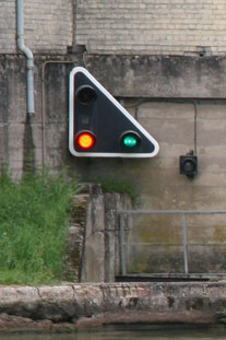 Operating the flight of automated locks between Nancy and Strasbourg.