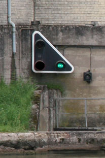 Operating the flight of automated locks between Nancy and Strasbourg.