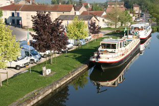 Charmes 2008; the apparent migration south of the Dutch & Belgian vampervans.