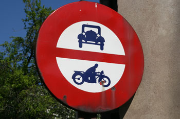 In Richardmanil - A traffic sign that I think hasn't been changed for a while - 2008.